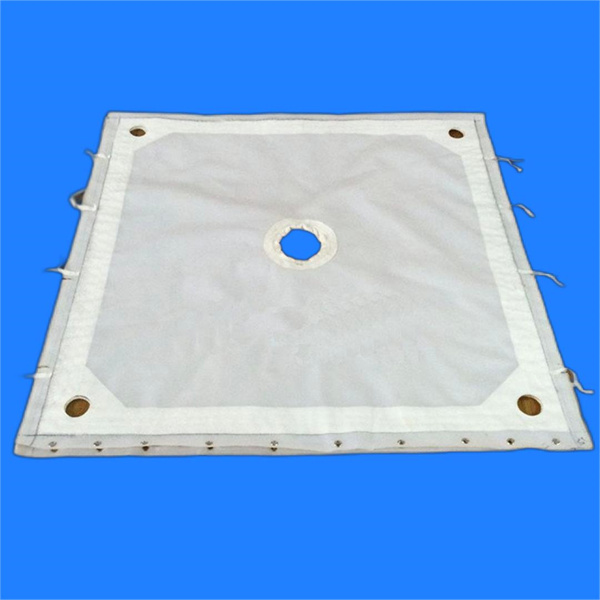 Hoe snijd je gaten voor filterpersdoek?